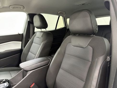 Used 2025 Chevrolet Trax LT w/ LT Convenience Package image 19