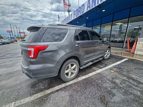 Used 2018 Ford Explorer XLT w/ Equipment Group 201A FWD image 3