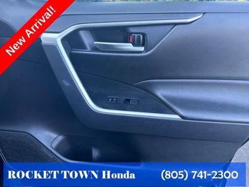 Used 2025 Toyota RAV4 XLE AWD/4WD image 17