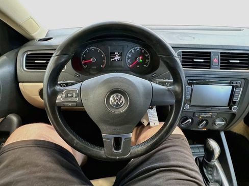 Used 2011 Volkswagen Jetta SE FWD image 11