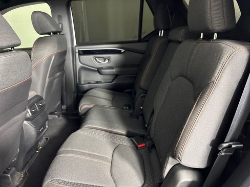 Used 2025 Honda Pilot Sport image 33