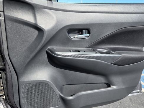 Used 2022 Nissan Versa SV image 33