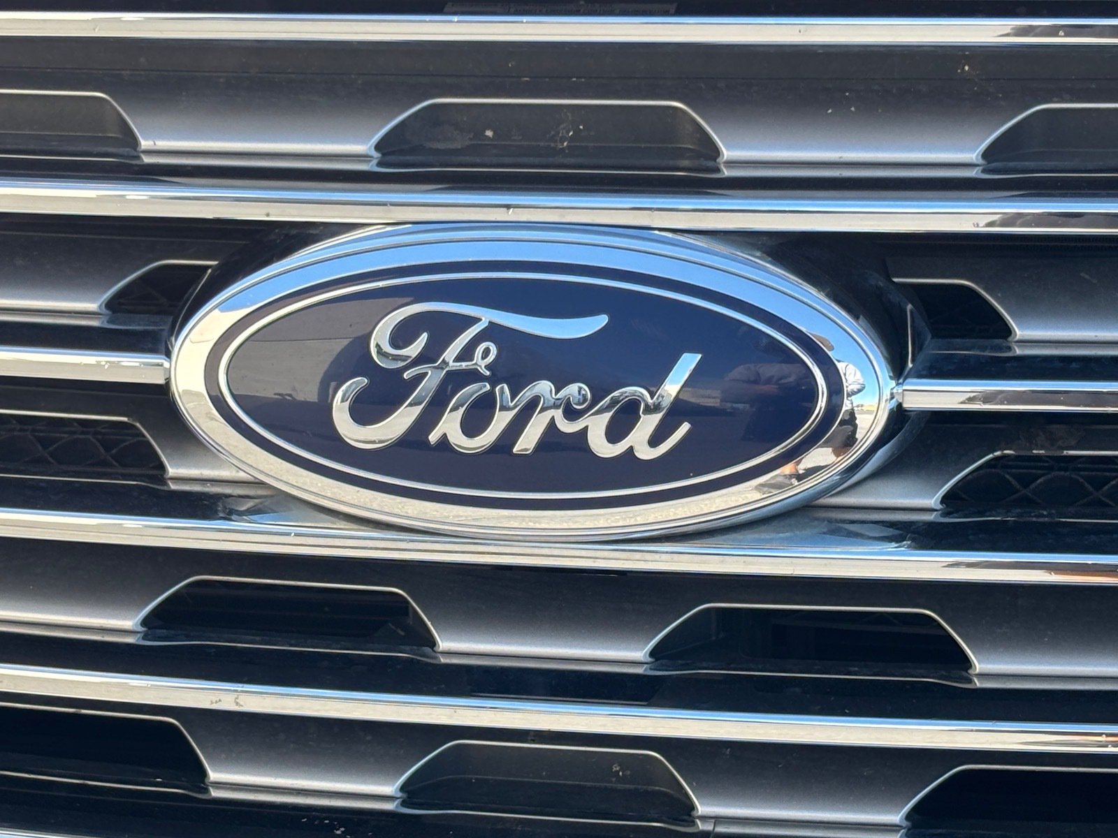 Used 2019 Ford Edge Titanium FWD image 9