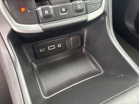 Used 2024 GMC Terrain SLE image 25