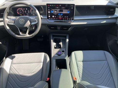 New 2026 Volkswagen Tiguan SE FWD image 24