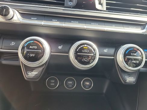 Used 2023 Genesis G70 2.0T image 33