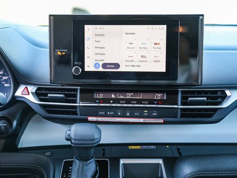 Certified 2026 Toyota Sienna LE image 3