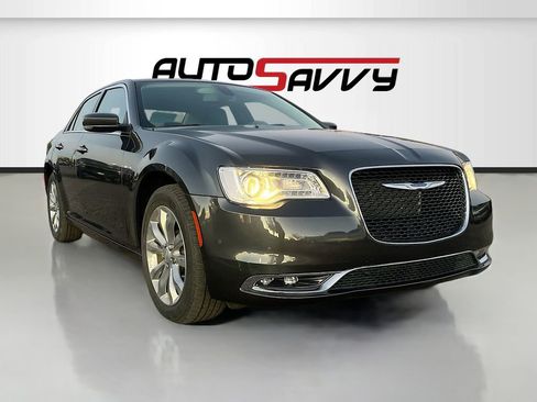 Used 2021 Chrysler 300 Touring L AWD/4WD image 1