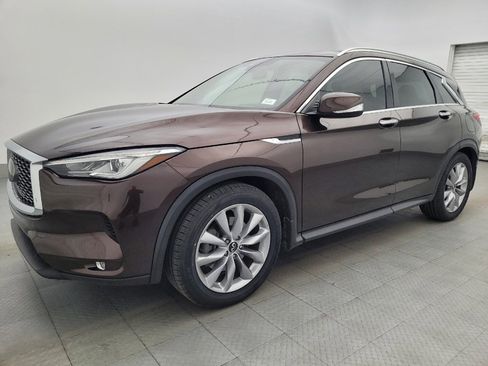 Used 2020 INFINITI QX50 Luxe w/ Navigation Package FWD image 2