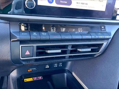 Used 2025 Toyota Camry LE FWD image 32