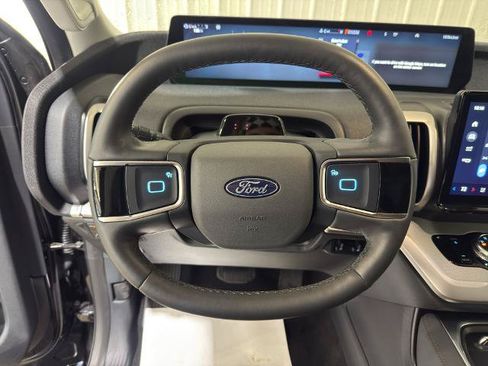 Certified 2025 Ford Expedition Active AWD/4WD image 3