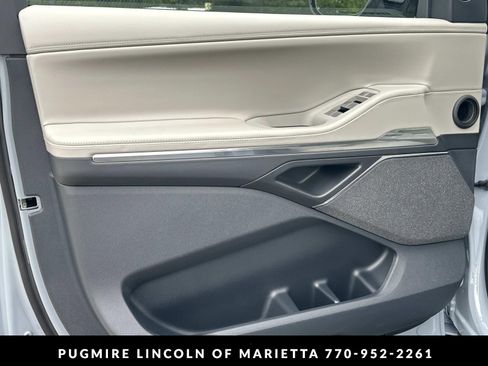New 2026 Lincoln Navigator L Reserve AWD/4WD image 10