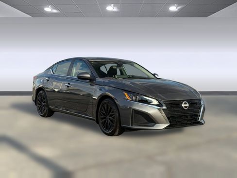 New 2025 Nissan Altima 2.5 SV w/ SV Special Edition Package image 6