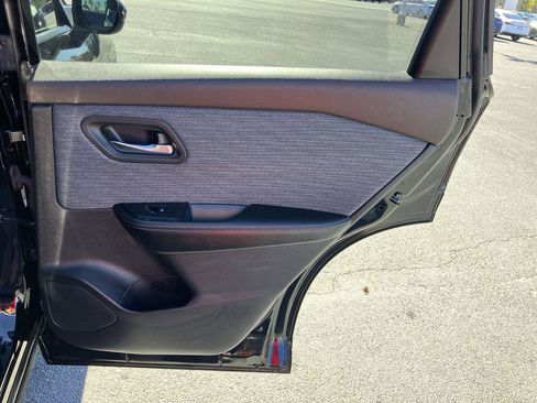 Used 2023 Nissan Rogue SV image 28