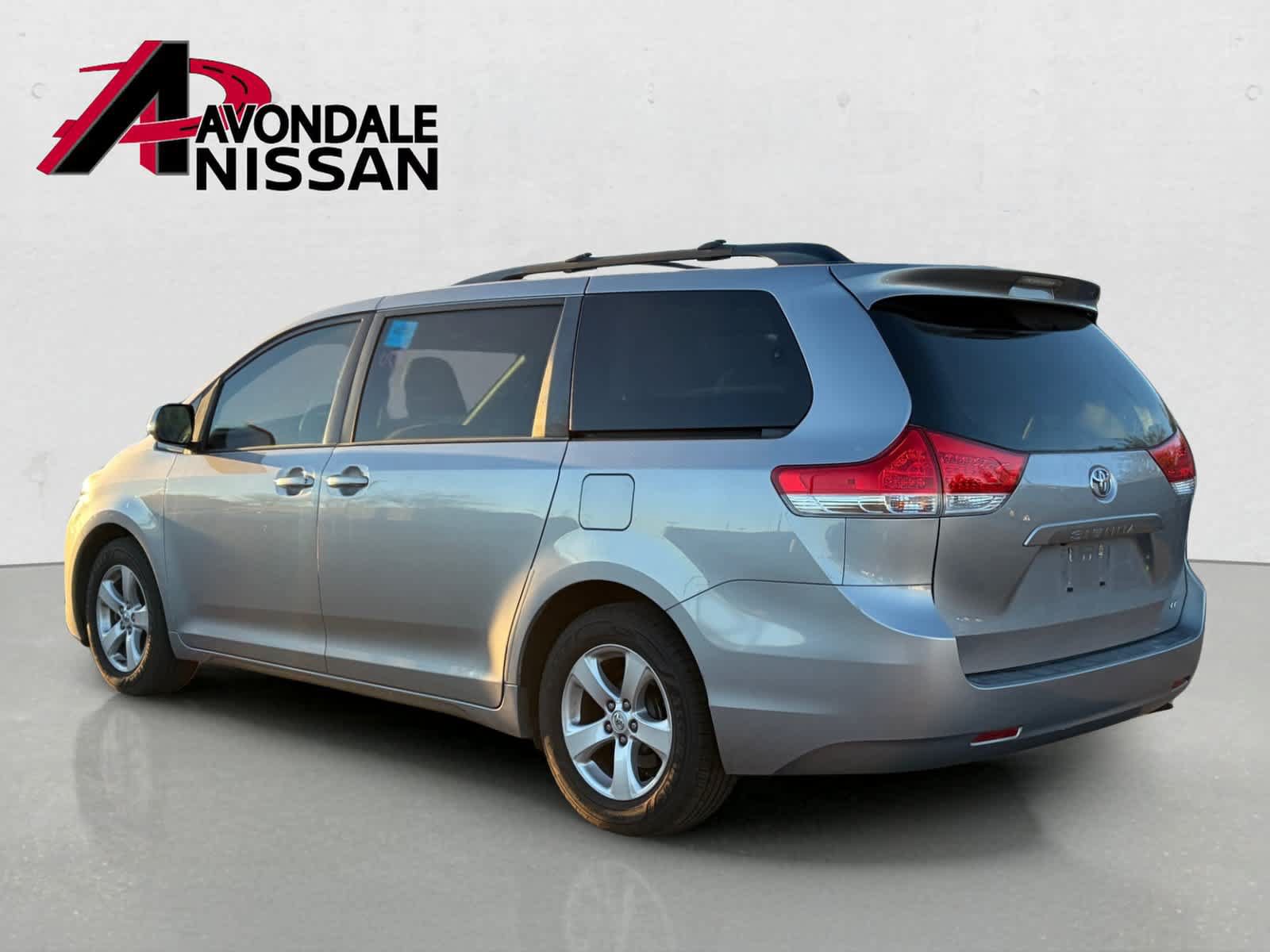 Used 2013 Toyota Sienna LE w/ Towing Pkg FWD image 3