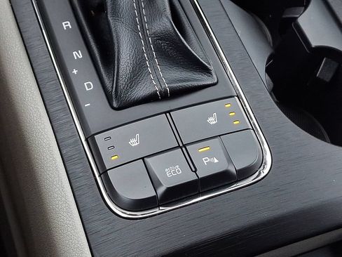 Used 2018 Kia Sedona LX w/ LX Essentials Premium Package FWD image 23