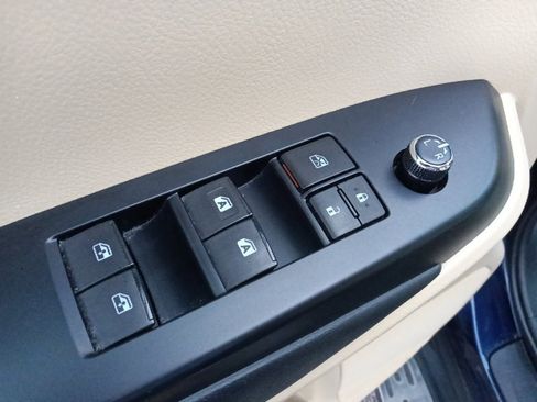 Used 2015 Toyota Highlander XLE image 12