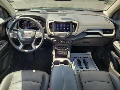 Used 2024 GMC Terrain Denali w/ Denali Premium Package AWD/4WD image 10