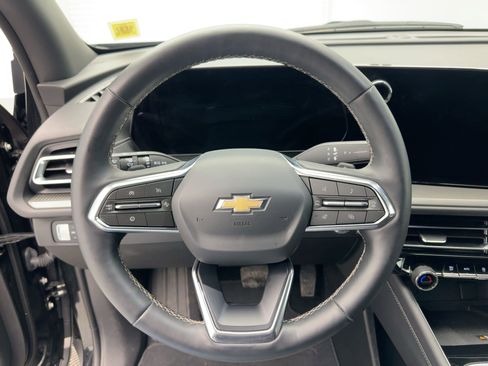 Used 2025 Chevrolet Traverse LT image 16