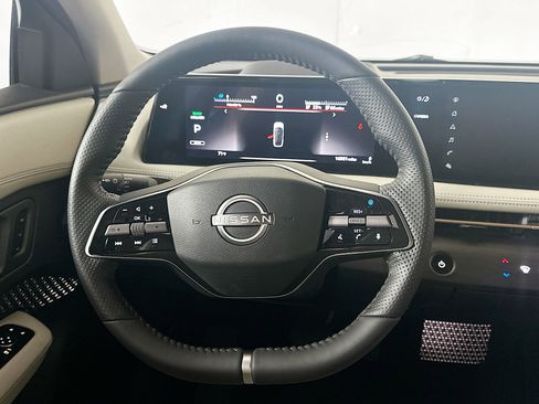 Used 2023 Nissan Ariya FWD image 18