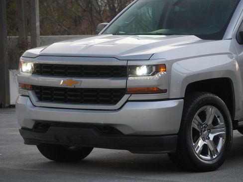 Used 2018 Chevrolet Silverado 1500 Custom w/ Custom Convenience Package image 2