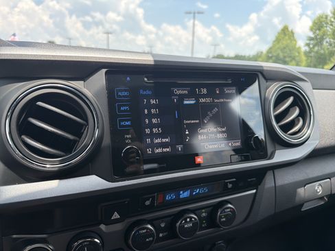 Used 2019 Toyota Tacoma TRD Off-Road AWD/4WD image 5