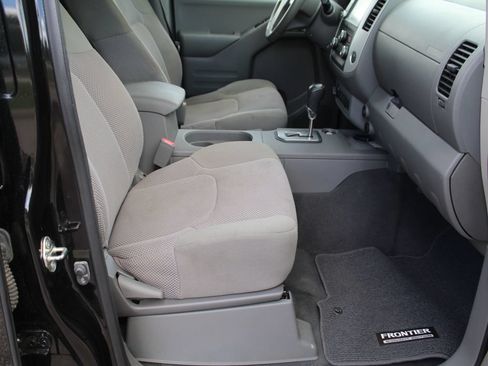 Used 2020 Nissan Frontier SV w/ Midnight Edition Floor Mats AWD/4WD image 11