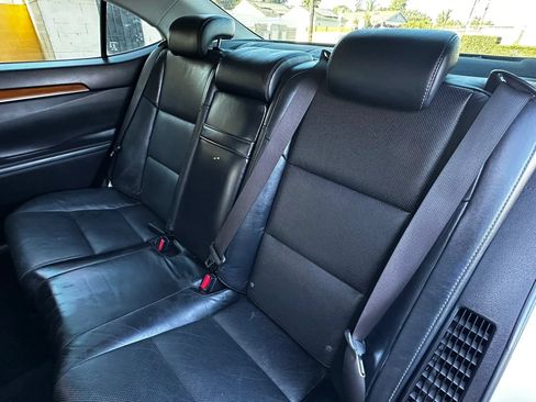 Used 2013 Lexus ES 300h w/ Luxury Pkg FWD image 19