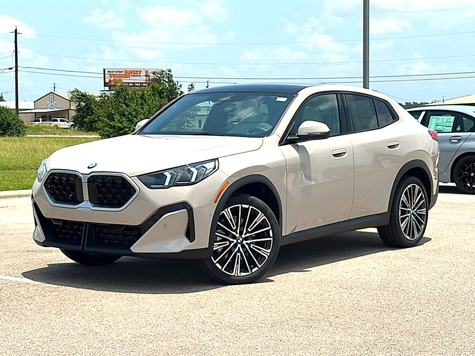 New 2026 BMW X2 xDrive28i w/ Technology Package AWD/4WD image 2