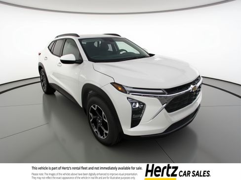 Used 2025 Chevrolet Trax LT image 1