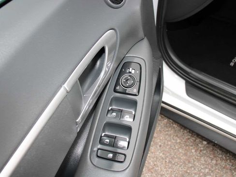 Used 2022 Hyundai Sonata SE w/ Preferred Accessory Package image 13