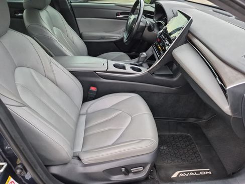 Used 2019 Toyota Avalon XLE w/ All Weather Liner Package FWD image 21