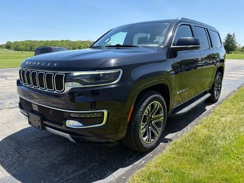 Used 2023 Jeep Wagoneer Series II AWD/4WD image 9