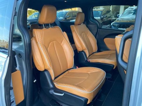 Used 2023 Chrysler Pacifica Pinnacle image 30