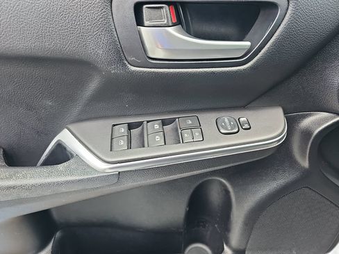 Used 2016 Toyota Camry SE FWD image 26