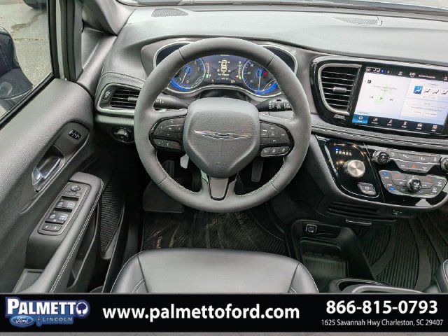 Used 2026 Chrysler Pacifica Select w/ S Appearance Package FWD image 16