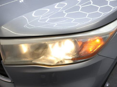 Used 2016 Toyota Highlander Plus AWD/4WD image 30
