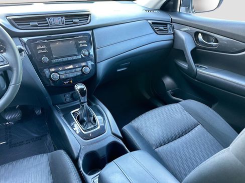 Used 2017 Nissan Rogue SV image 23