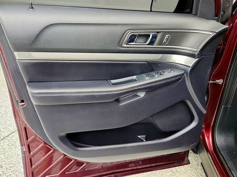 Used 2018 Ford Explorer XLT w/ Equipment Group 202A AWD/4WD image 11