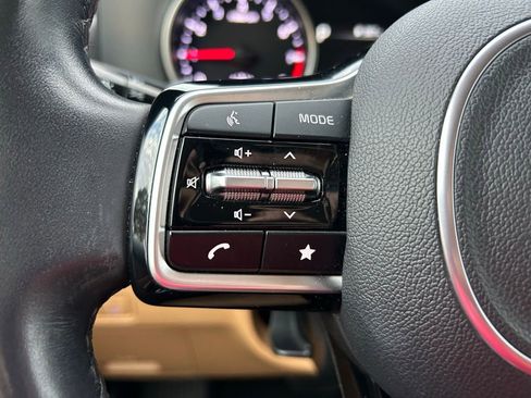 Used 2023 Kia Carnival LX FWD image 22