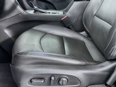 Used 2020 Chevrolet Equinox Premier FWD image 18