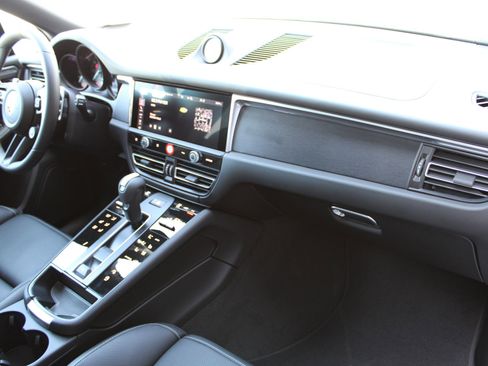 New 2026 Porsche Macan GTS image 26