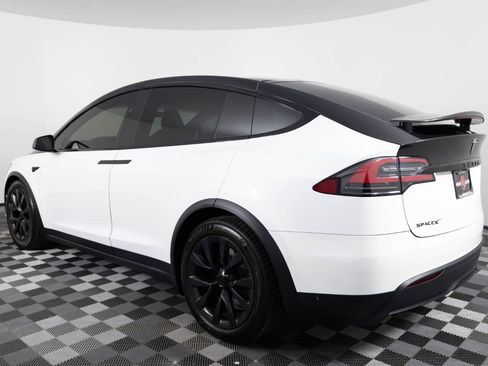 Used 2022 Tesla Model X Plaid image 4