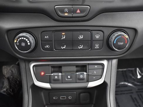 Used 2024 GMC Terrain SLE image 23