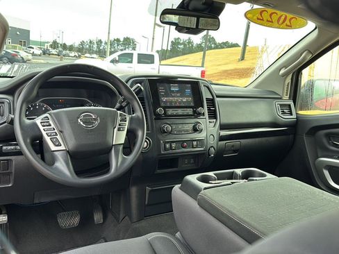 Used 2022 Nissan Titan SV image 16