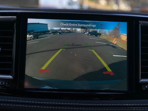 Used 2024 Chrysler Pacifica Touring-L w/ S Appearance Package image 15