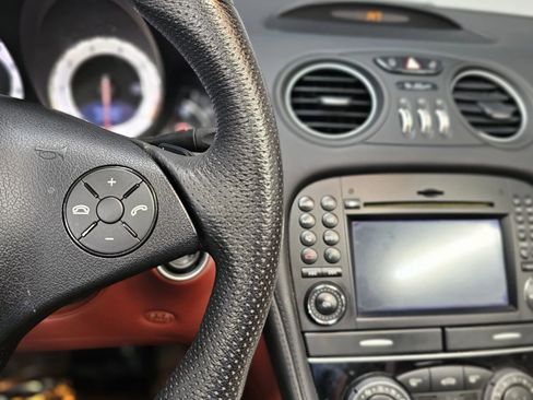 Used 2009 Mercedes-Benz SL 550 image 18