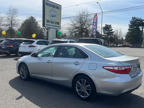 Used 2016 Toyota Camry SE FWD image 5