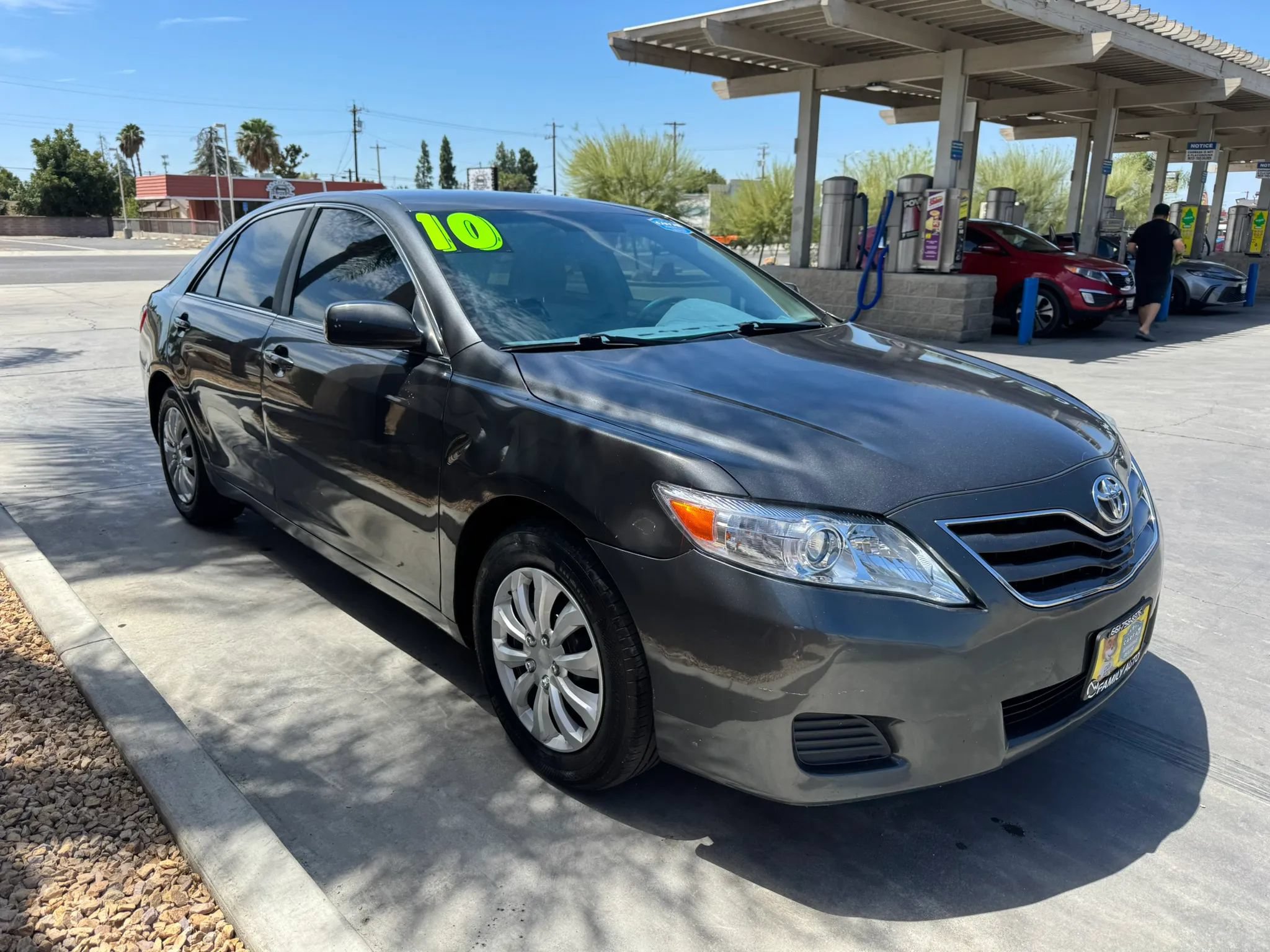Used 2010 Toyota Camry LE FWD image 3