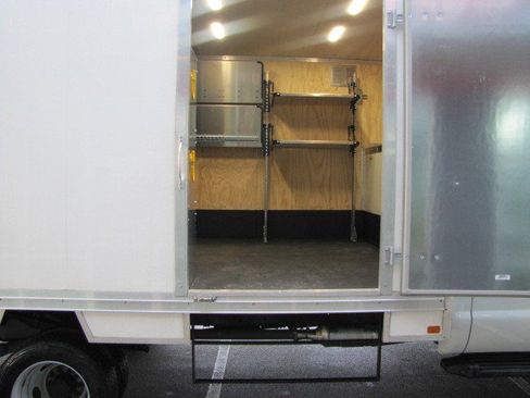 Used 2015 Ford F550 2WD Regular Cab Super Duty image 14